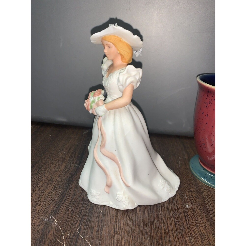 Avon Summer Bride White Dress Handpainted Fine Porcelain Figurine 1986 6" H